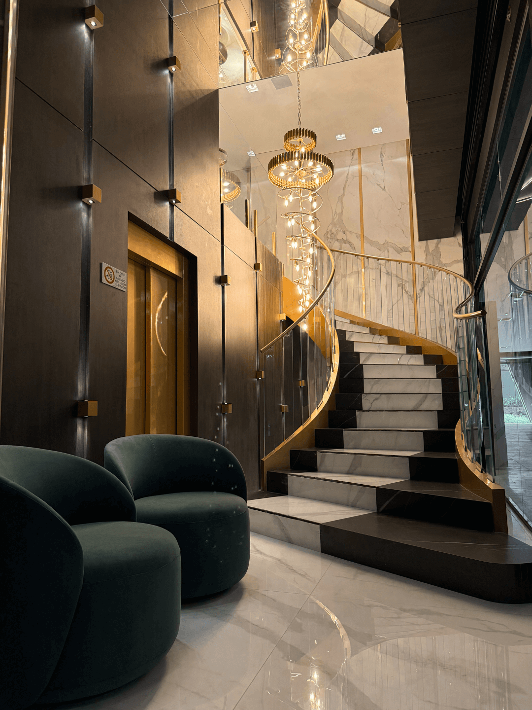 Corrimão barra de apoio aço inox dourado brilhoso de luxo chique moderna escada guarda corpo de vidro