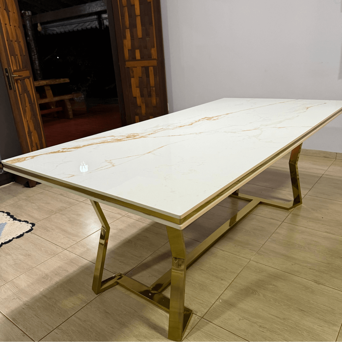 Pé base de mesa aço inox com detalhe luxuosa dourado ouro gold verniz brilhoso