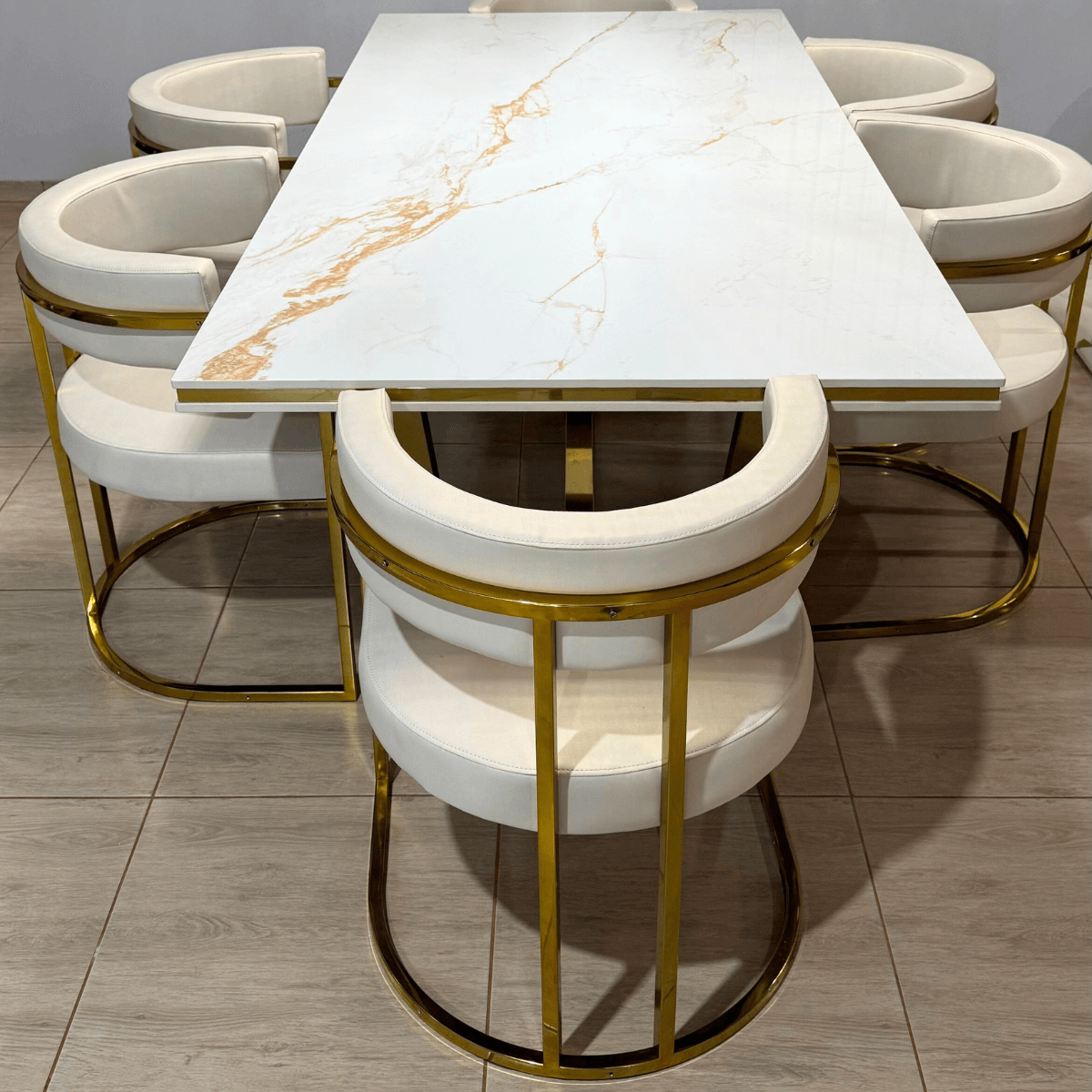 mesa de jantar com pés em aço inox dourado verniz ouro gold luxuoso com tampo em mármore pedra personalizado feito sob medida